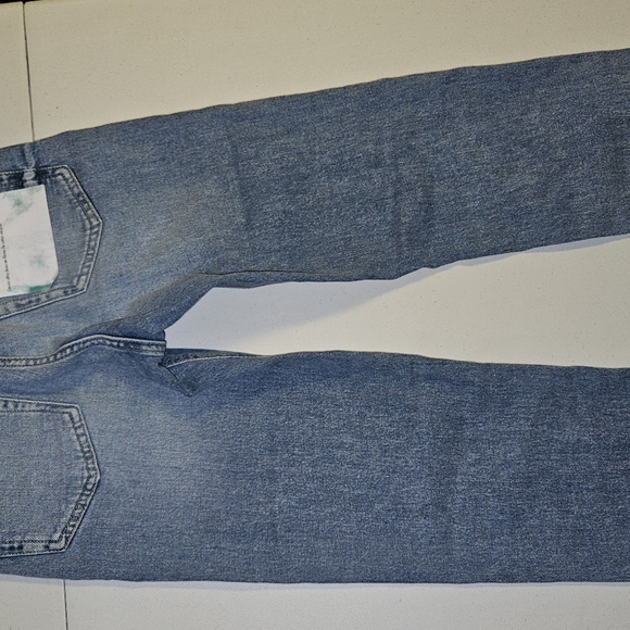 Guess Girly Jeans with rhinestone embellished pockets. - Picture 10 of 13